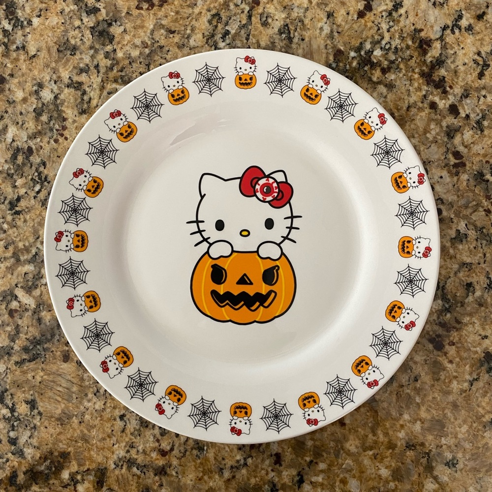 2023 Hello Kitty Halloween Plates